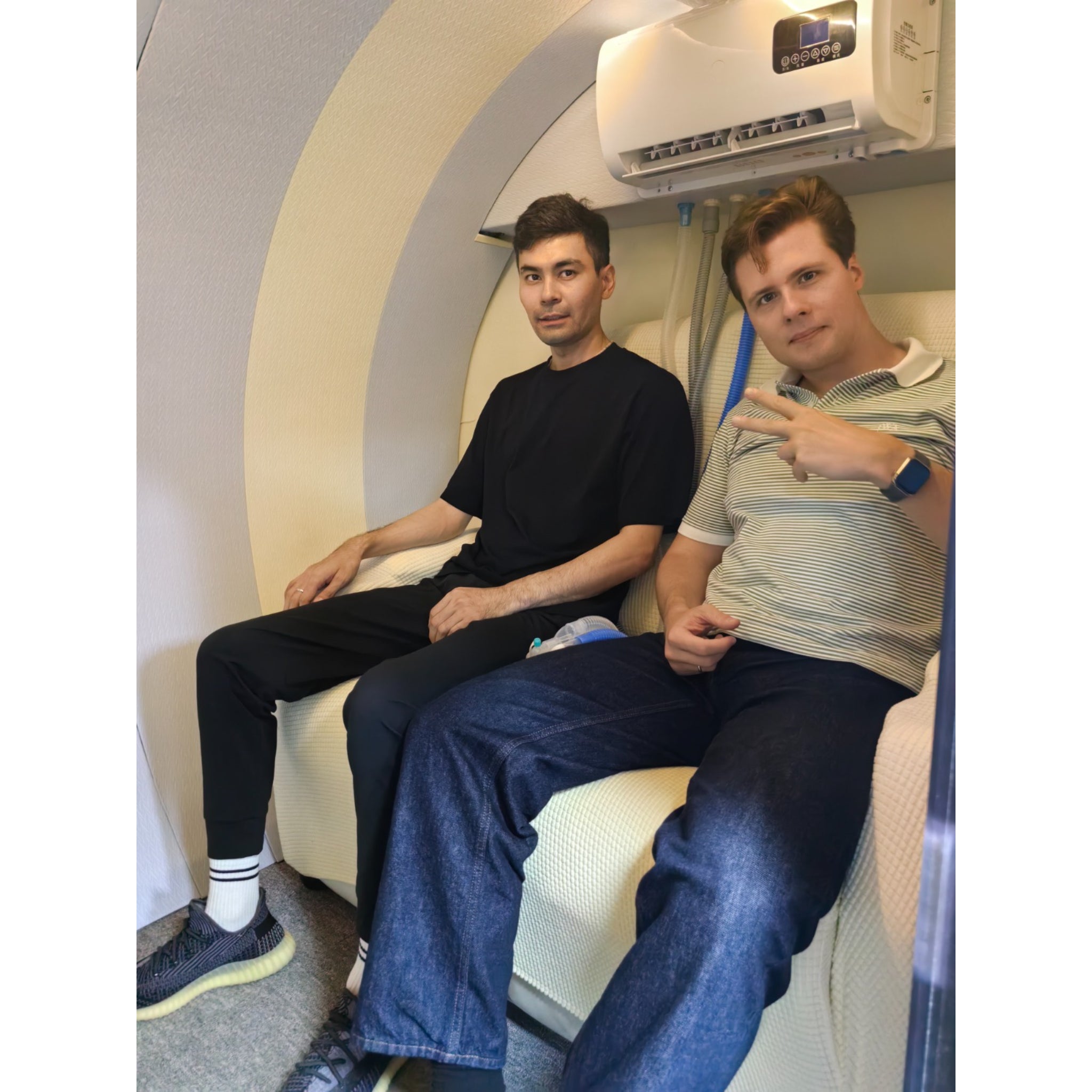 Oxy Air Two-Person Hyperbaric Chamber – Model OLV-YZM02